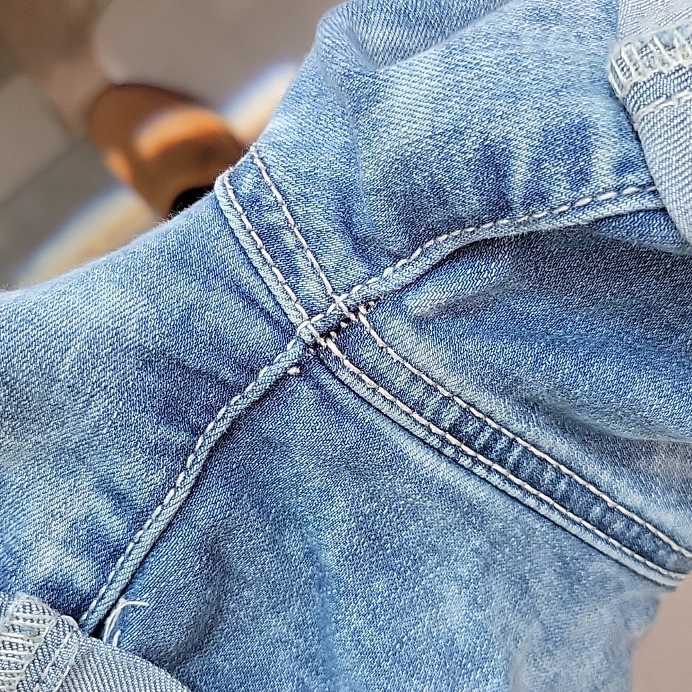 American Eagle Outfitters Blue Jean Shorts Size 8 Stretch Cut off Raw Hem - Picture 3 of 3